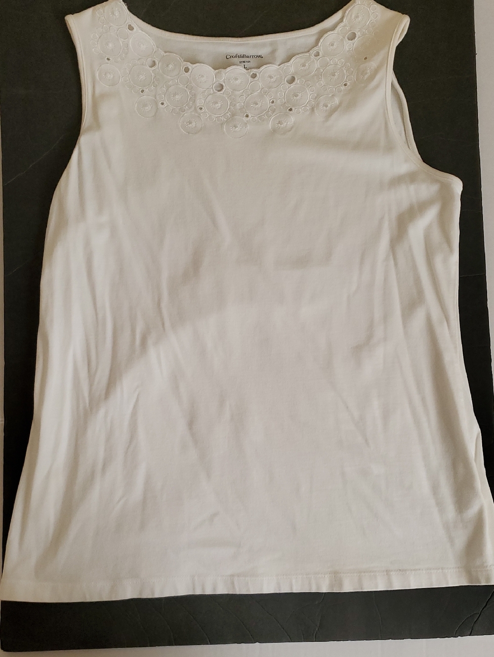 Croft & Barrow White Sleeveless Floral Appliqué Tank